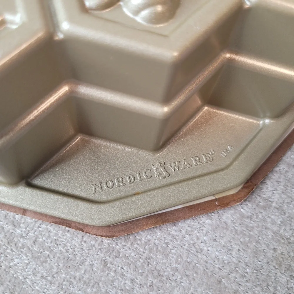 Nordic Ware Pull‎ Apart Beehive Bee Hive Honeycomb Cake Pan Williams Sonoma NEW